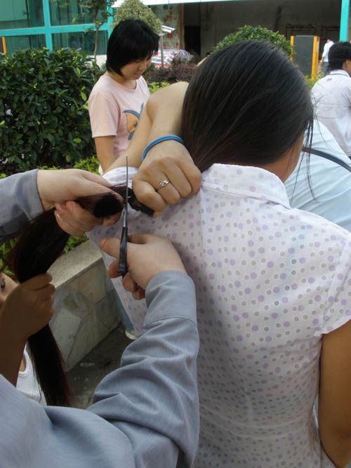 cut hair on street