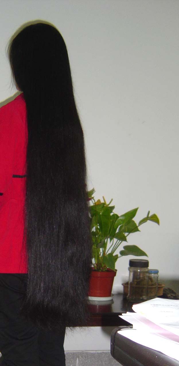 lady cut her 1 meter long hair