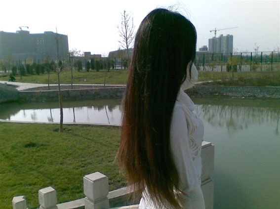 24 years girl cut her 55cm long hair