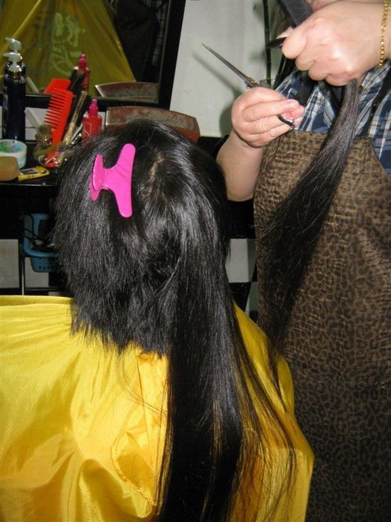 yidi cut hip length long hair