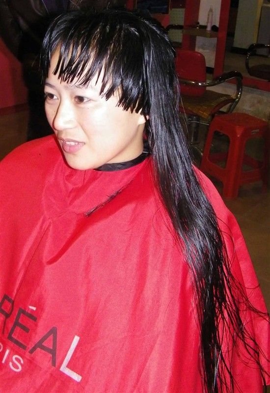 guangzhoulaolang cut Miss Liu's 90cm long hair