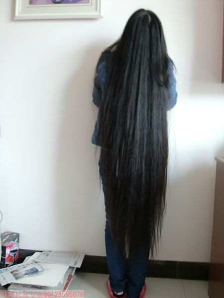 Elder sister cut 1.3 meter long hair for younger sister