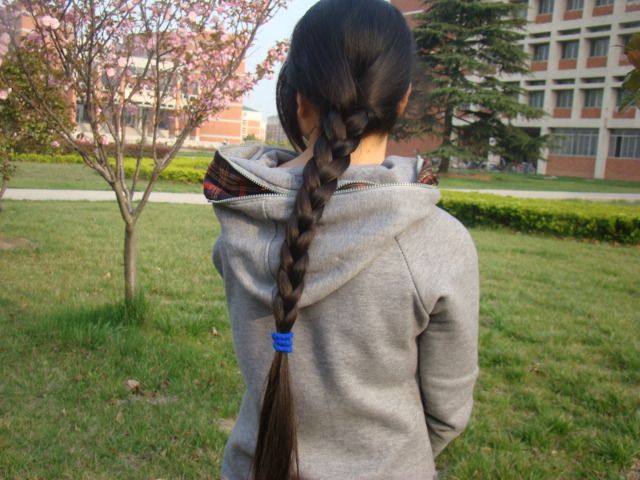 wangjiaxi cut long hair of young student