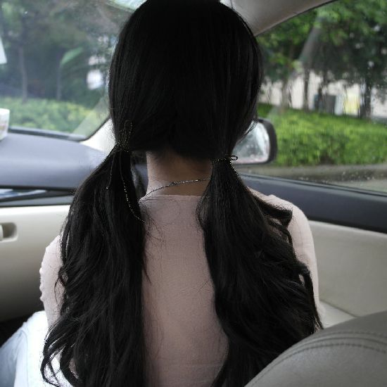 xiaoxiao cut curly long hair in car