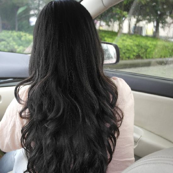 xiaoxiao cut curly long hair in car